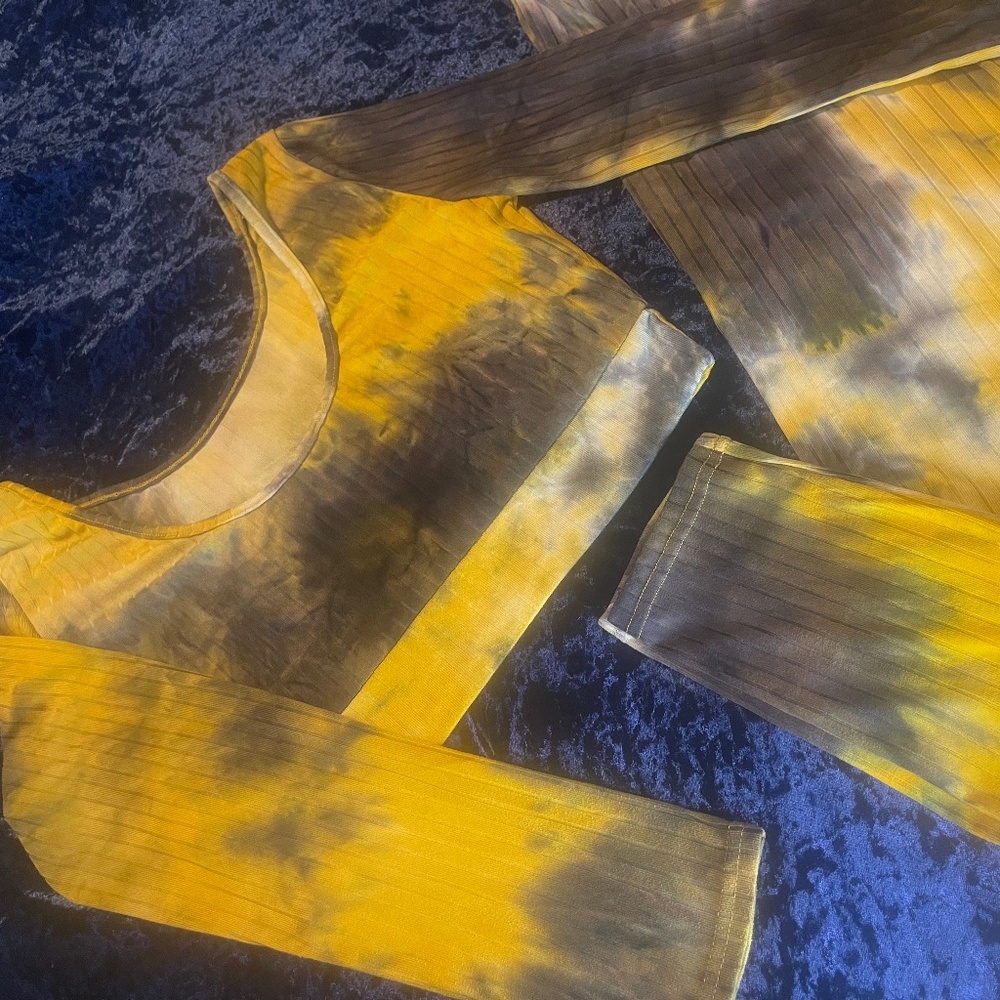 Yellow and black set